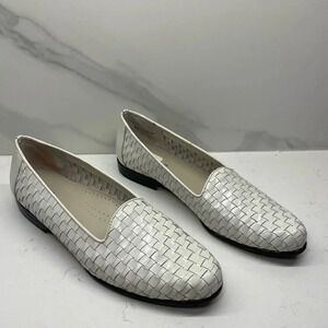Trotters Women's White Woven Flats